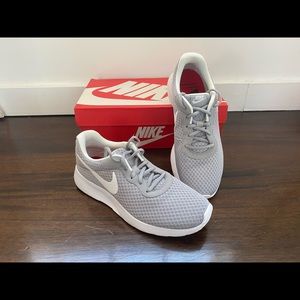 Nike Tanjun Size 9